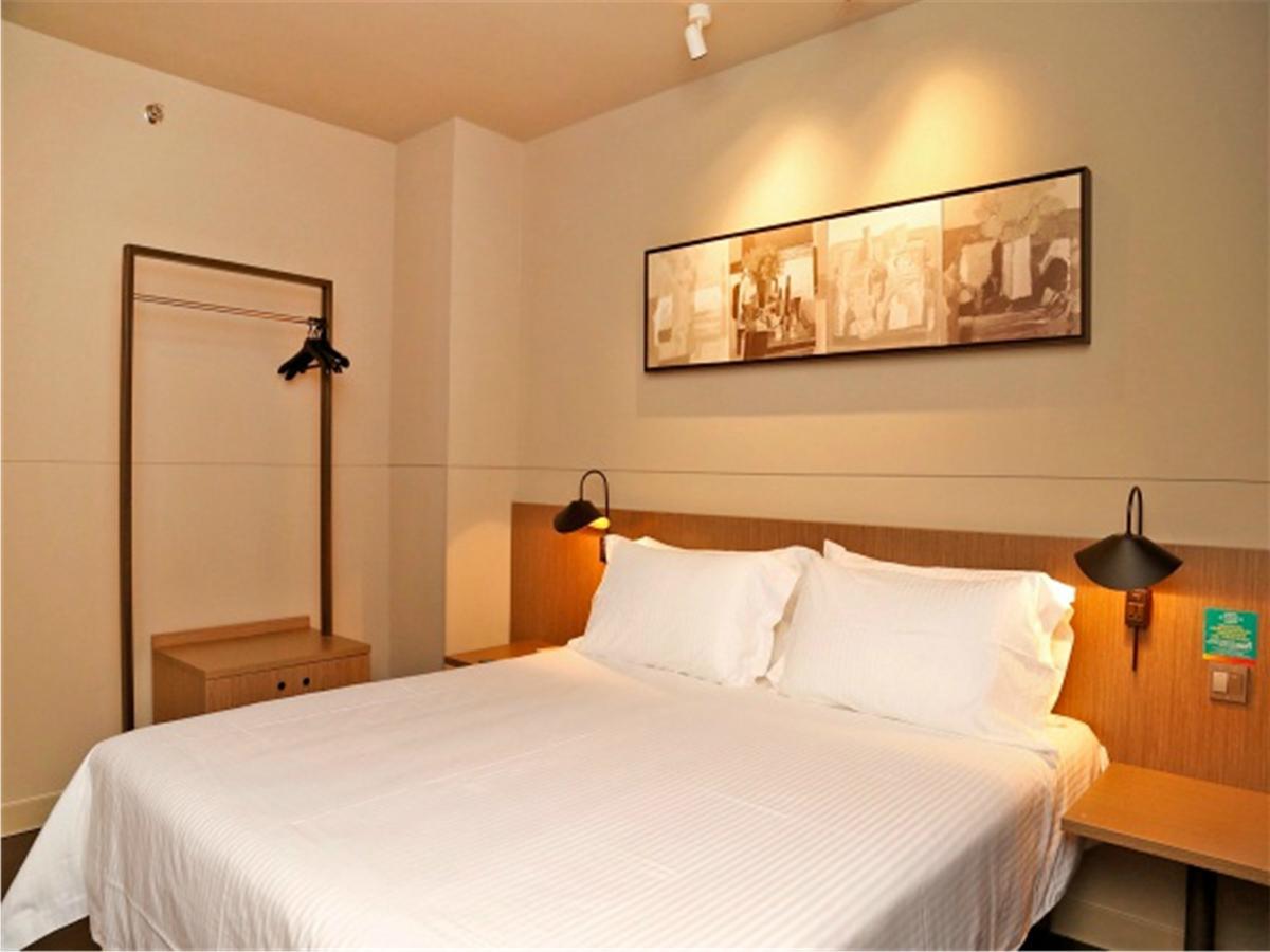Jinjiang Inn Selected Shenzhen Huanggang Port Huangcheng Plaza Exterior photo